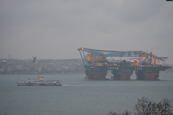 Dev platform SAIPEM 7000, İstanbul Boğazı'ndan geçti galerisi resim 3