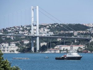 Rus Arama-kurtarma gemisi İstanbul Boğazı'ndan geçti