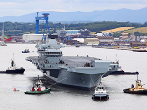 HMS Queen Elizabeth'e inen drone, tartışmalara sebep oldu