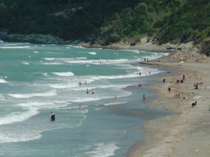 Batı Karadeniz’de poyraz fırtınası dev dalgalar oluşturdu