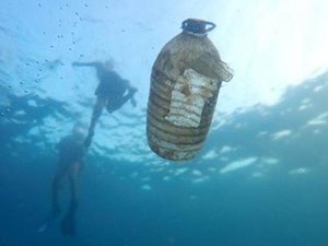 Konyaaltı'nda deniz dibi adeta çöplüğe döndü