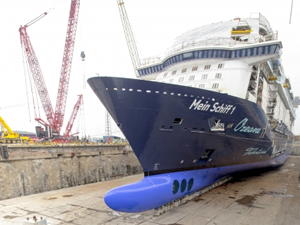 Yeni M/S Mein Schiff 1 yüzdürüldü