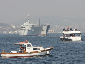 Rus savaş gemisi  İstanbul Boğazı'ndan geçti