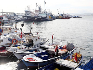 Lodos deniz ulaşımında aksamalara neden oldu