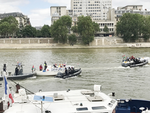 Gazze'ye Özgürlük Filosu, Seine Nehri'nden geçti