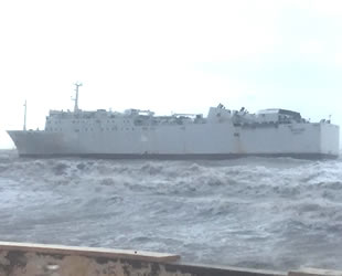 WARDEH isimli kargo gemisi Mersin'de karaya oturdu