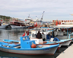 Seferihisar'da tsunami korkusu nedeniyle balıkçılar denize açılmıyor