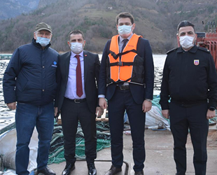 Borçka Kaymakamı Ali Osman Bulat, kafes balığı üreticilerini ziyaret etti