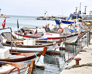 İzmir Büyükşehir Belediyesi, küçük ölçekli balıkçılara malzeme desteği veriyor