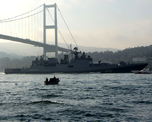 Rus savaş gemileri, İstanbul Boğazı’ndan geçti