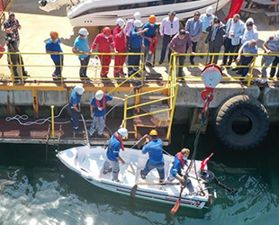 Altınova'da öğrencilerin inşa ettiği tekne suya indirildi