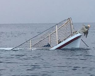 Bodrum'da demirli olan Elly isimli tekne battı