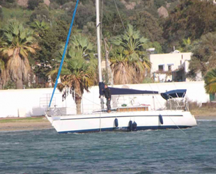 Bodrum’da yelkenli tekne karaya oturdu