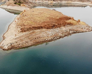 Atatürk Barajı’nda sular çekildi, 4 bin yıllık höyük ortaya çıktı