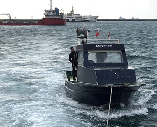 Üsküdar açıklarında sürüklenen tekne, kurtarıldı