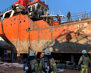 Tuzla'da tersanede tamir gören tankerde yangın çıktı