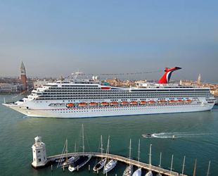 Carnival Freedom gemisi yolcuları korona virüse yakalandı