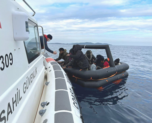 İzmir açıklarında 66 düzensiz göçmen kurtarıldı