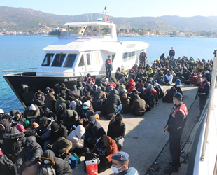 İzmir'de 226 göçmen ile 10 insan kaçakçısı yakalandı