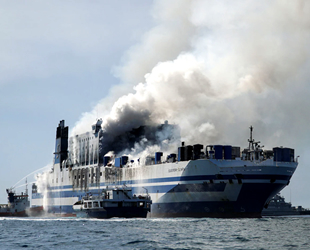 Yunanistan'da yanan Euroferry Olympia isimli RO-RO gemisinde 9 Bulgar vatandaşı kayboldu