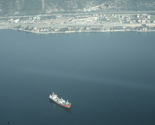 İzmit Körfezi, gemi kaynaklı kirliliğe karşı deniz uçağıyla gözetleniyor