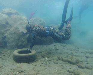 Bodrum'da dalgıçlar, deniz dibi temizliği yaptı