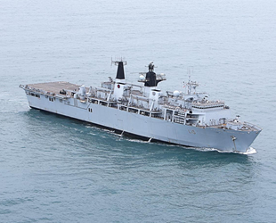 HMS Bulwark savaş gemisinin mazotunu çaldılar