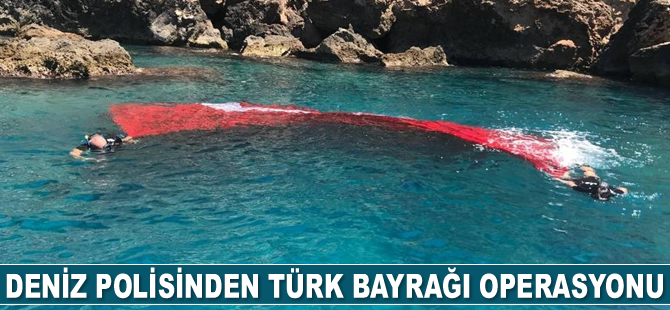 Antalya'da rüzgar nedeniyle direkten kopan Türk bayrağı denizden çıkarıldı