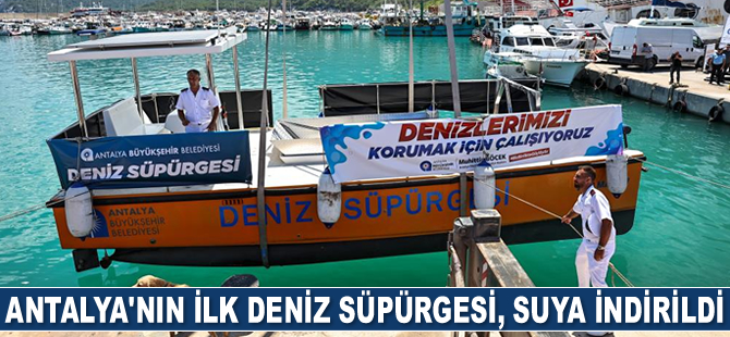 Antalya’nın ABB Mavi 07 isimli ilk deniz süpürgesi, suya indirildi