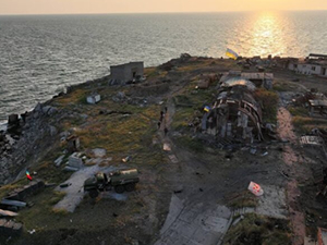 Ukrayna bayrağı, yeniden Yılan Adası’nda dalgalanıyor