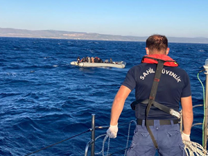 Ayvalık açıklarında 49 düzensiz göçmen kurtarıldı