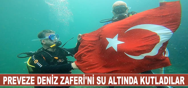 Preveze Deniz Zaferi'ni su altında Türk bayrağı açarak kutladılar