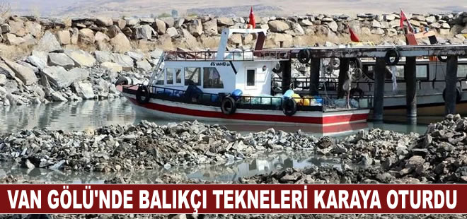 Van Gölü'ndeki balıkçı tekneleri karaya oturdu