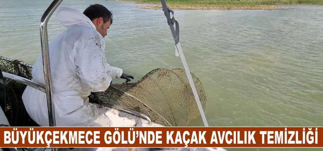 Büyükçekmece Gölü kaçak balık avcılığında kullanılan malzemelerden temizleniyor