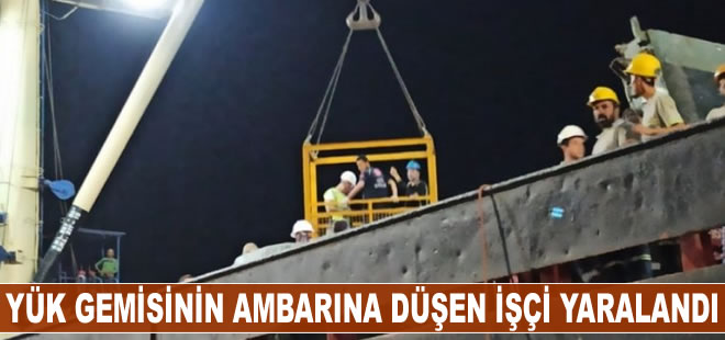 Hatay'da yük gemisinin ambarına düşen işçi yaralandı