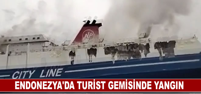 Endonezya'da turist gemisinde yangın