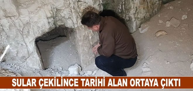 Atatürk Barajı'nda sular çekilince tarihi alan ortaya çıktı