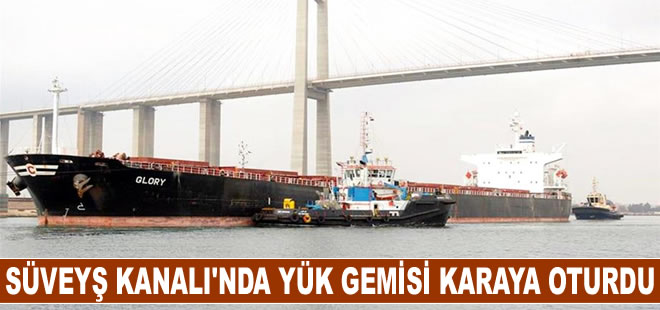 Süveyş Kanalı'nda Marshall adaları bayraklı bir yük gemisi karaya oturdu