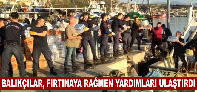 Balıkçılar, fırtınaya rağmen yardımları deprem bölgesine ulaştırdı