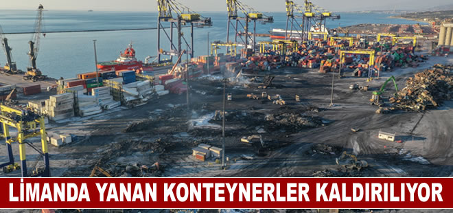 İskenderun Limanı'ndaki yangında kullanılamaz hale gelen konteynerler kaldırılıyor