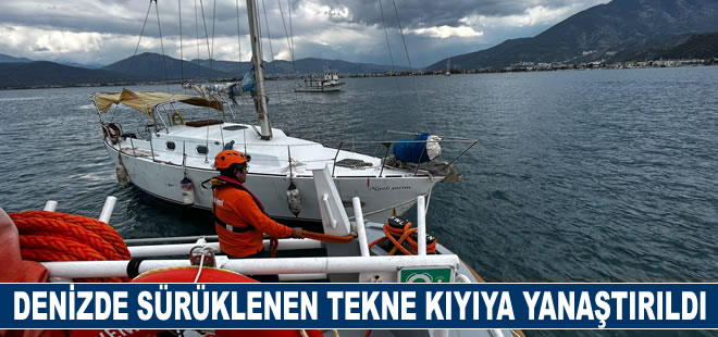 Fethiye'de denizde sürüklenen tekne kıyıya yanaştırıldı