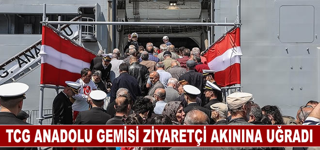 TCG Anadolu gemisi, Sarayburnu Limanı'nda ziyaretçi akınına uğradı