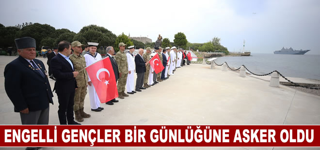 Çanakkale'de 8 engelli genç üniforma giyip bir günlüğüne asker oldu