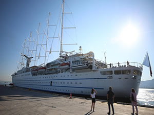 Çanakkale Limanı dünyanın en büyük kruvaziyer gemilerini ağırlıyor