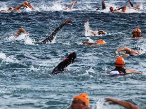 2. Mudanya Körfezi Açık Deniz Yüzme Maratonu'nda sporcular Yalova'dan Bursa'ya yüzdü