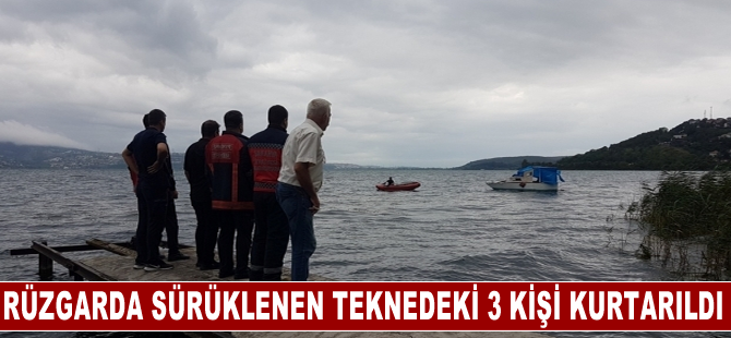 Sapanca Gölü'nde rüzgarda sürüklenen teknedeki 3 kişi kurtarıldı