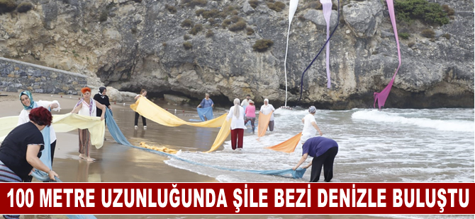 Cumhuriyet’in 100. Yılı anısına hazırlanan 100 metre uzunluğunda Şile Bezi denizle kavuştu