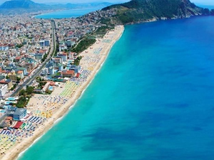 Alanya'da denizde erkek cesedi bulundu