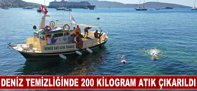 Bodrum'da sezonun son deniz dibi temizliğinde 200 kilogram atık çıkarıldı