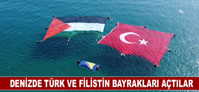 Arama kurtarma ekipleri denizde Türk ve Filistin bayrakları açtı